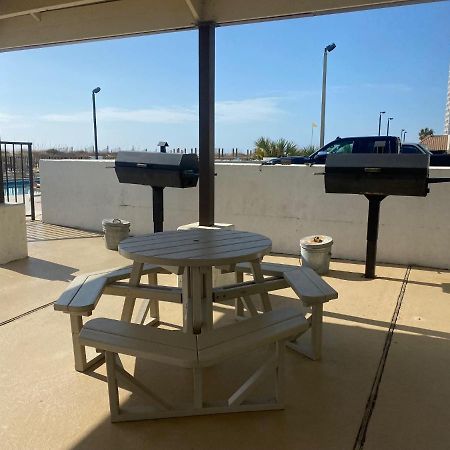 Island Winds East: Renovated Beachfront Condo near Hangout Gulf Shores Exterior photo