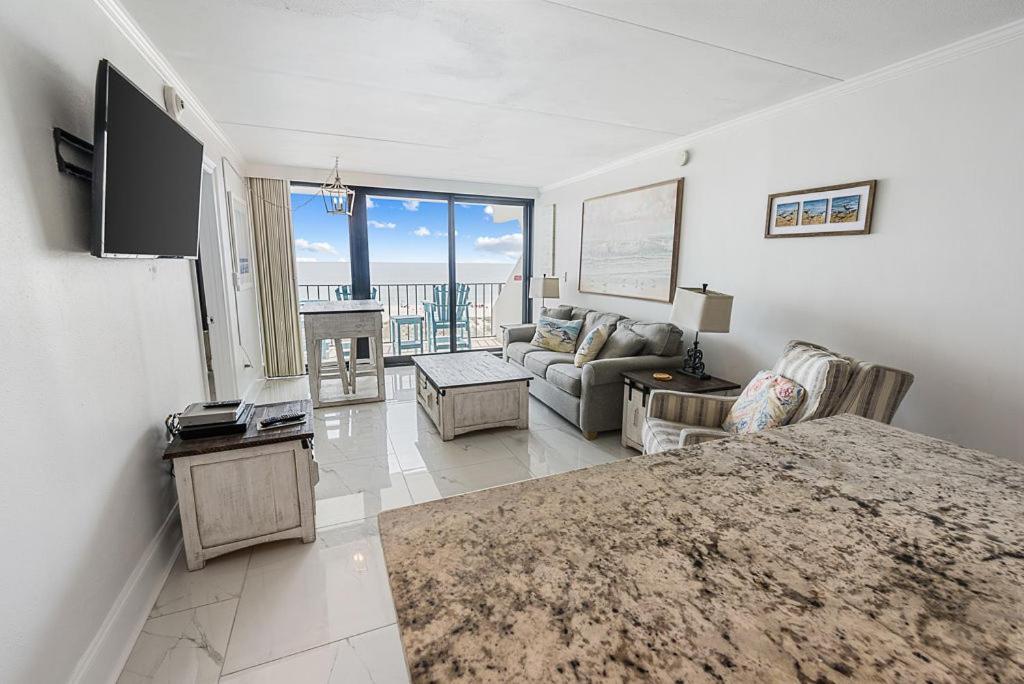 Island Winds East: Renovated Beachfront Condo near Hangout Gulf Shores Exterior photo