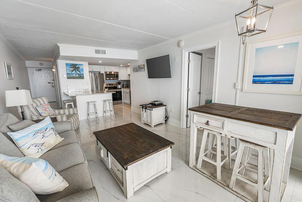 Island Winds East: Renovated Beachfront Condo near Hangout Gulf Shores Exterior photo