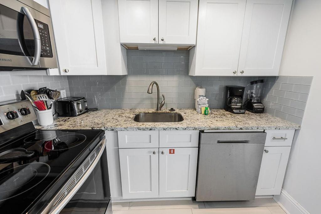 Island Winds East: Renovated Beachfront Condo near Hangout Gulf Shores Exterior photo