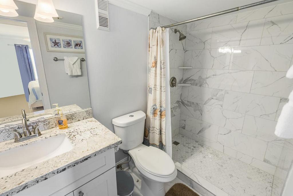 Island Winds East: Renovated Beachfront Condo near Hangout Gulf Shores Exterior photo