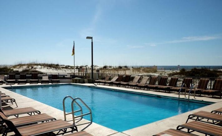 Island Winds East: Renovated Beachfront Condo near Hangout Gulf Shores Exterior photo