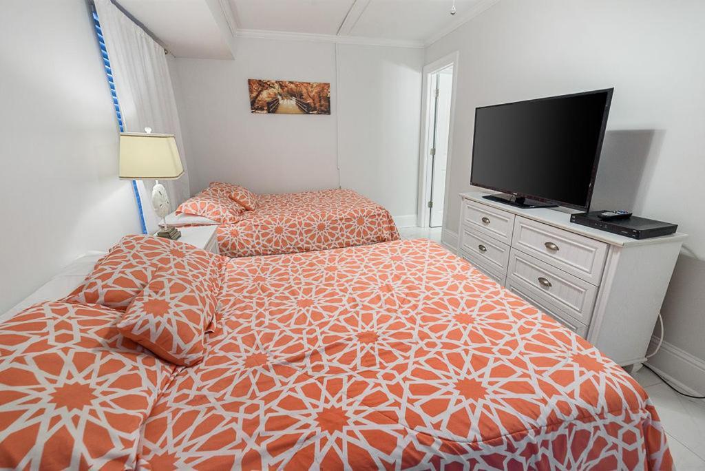 Island Winds East: Renovated Beachfront Condo near Hangout Gulf Shores Exterior photo