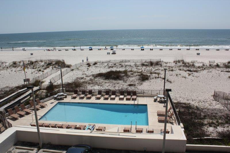 Island Winds East: Renovated Beachfront Condo near Hangout Gulf Shores Exterior photo