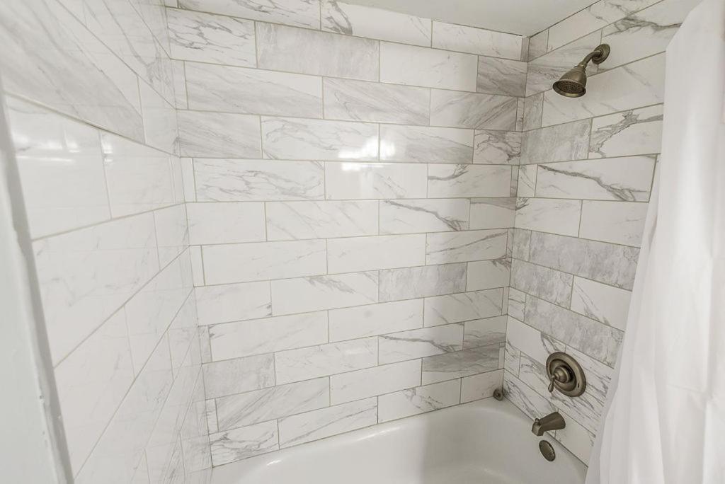 Island Winds East: Renovated Beachfront Condo near Hangout Gulf Shores Exterior photo